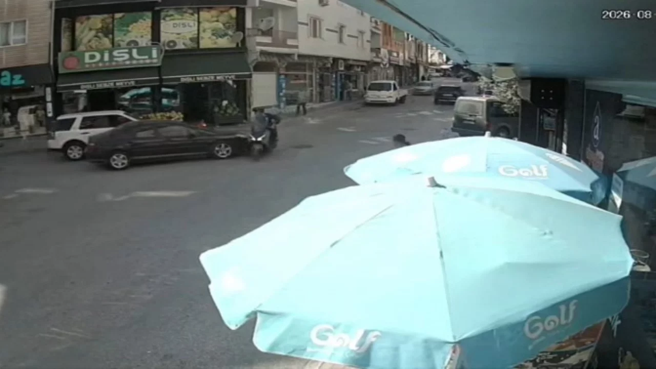 Bursa'da otomobil motosiklete çarptı, sürücü kaçtı