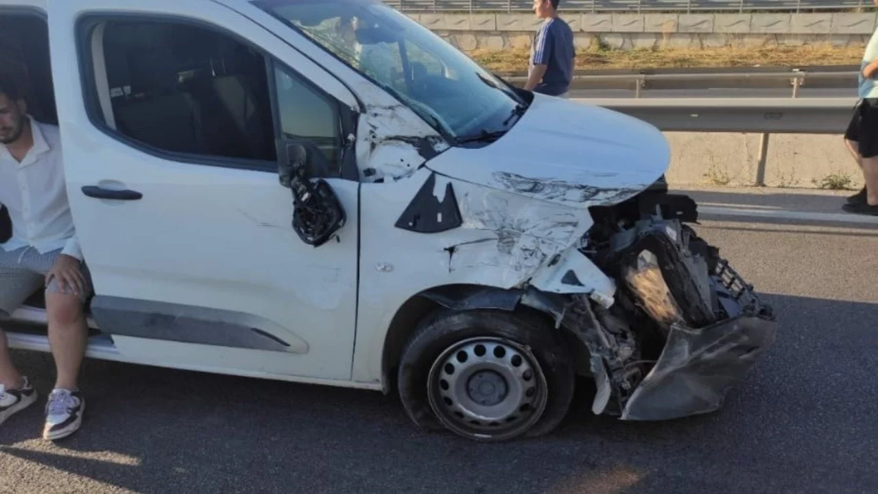 Bursa'da zincirleme kazada 5 araçta hasar oluştu