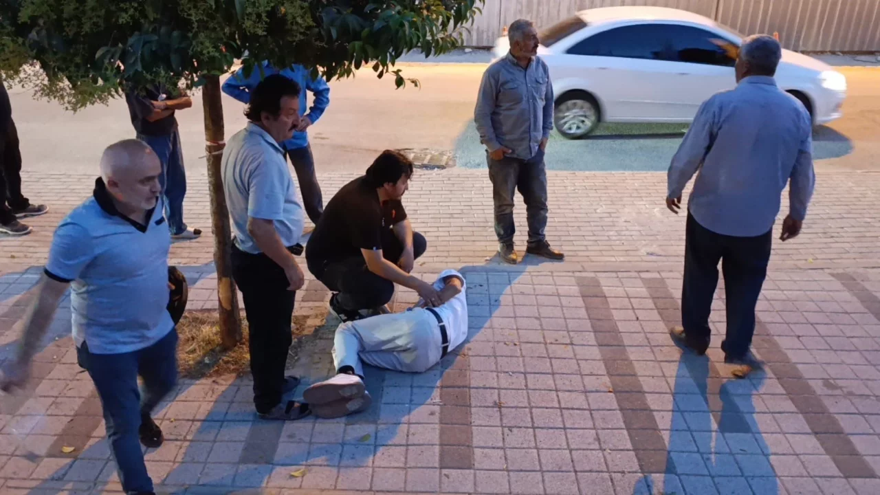 Bursa'da motosiklet kazasına doktor duvardan atlayıp müdahale etti