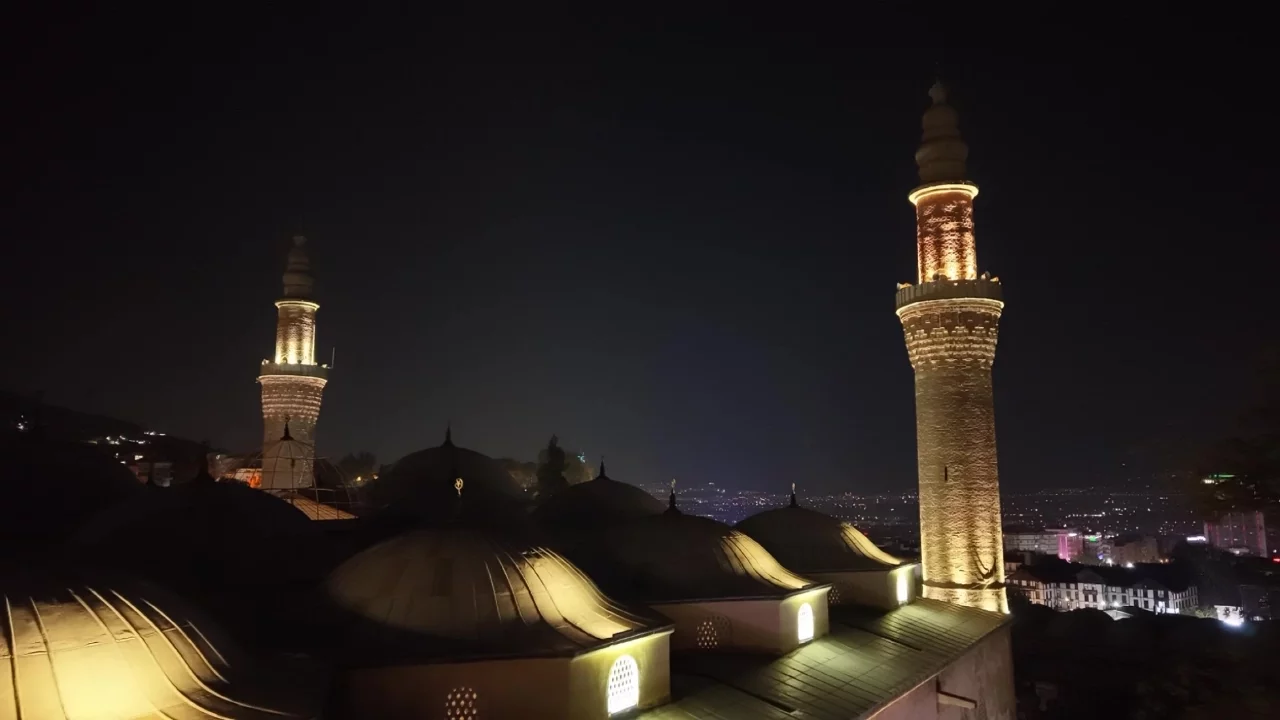 Bursa'da Mevlid Kandili Ulu Cami'de dualarla idrak edildi
