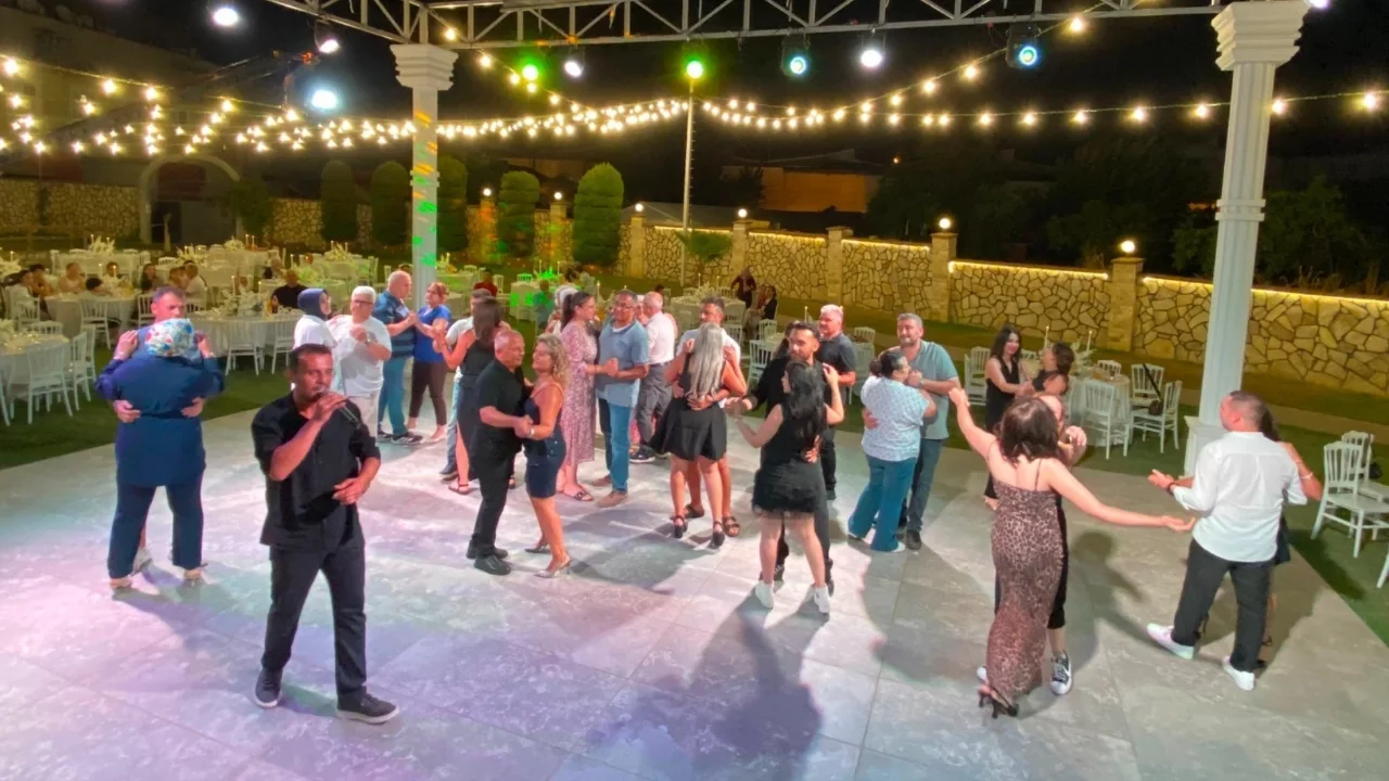 Böyle düğün görülmedi: "Damat var, gelin yok"
