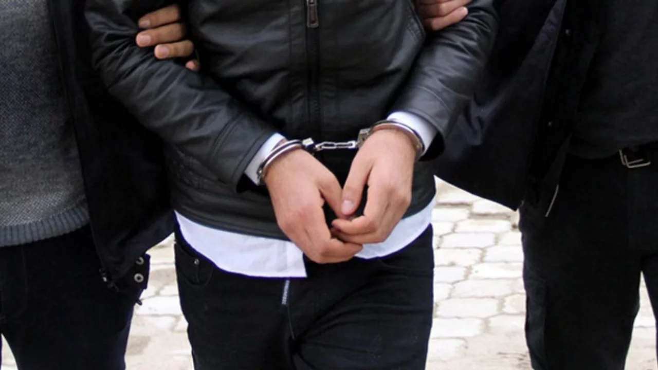 Yurt dışında aranan 60 suçlu Türkiye'ye getirildi