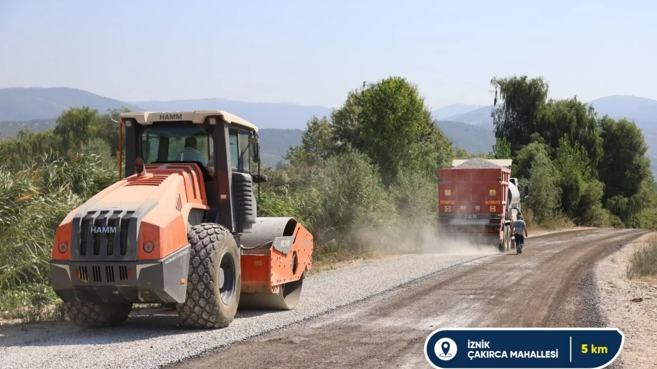 Büyükşehir 5 ilçede yolları yeniliyor