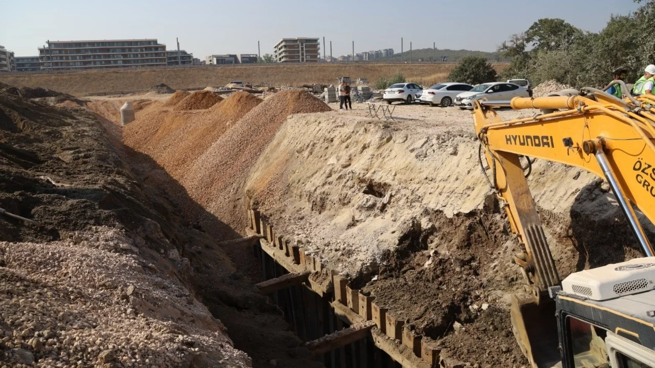 Başkan Vekili Biba: "Şehrin damarlarını temizliyoruz"