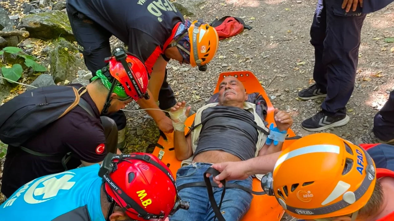 Uludağ eteklerinde mahsur kalan 75 yaşındaki adam 5 saat sonra kurtarıldı