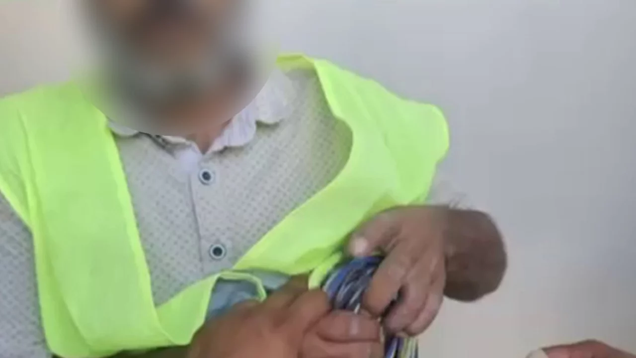 İşçi yeleği giyip şantiyeden 300 bin TL'lik kablo çaldı: Suçüstü yakalandı