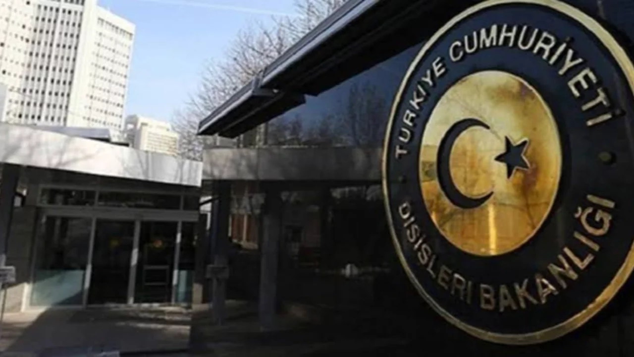 Dışişleri Bakanlığı: "Yolcu gemisinin alabora olması sonucu meydana gelen kazada yaşanan can kayı...