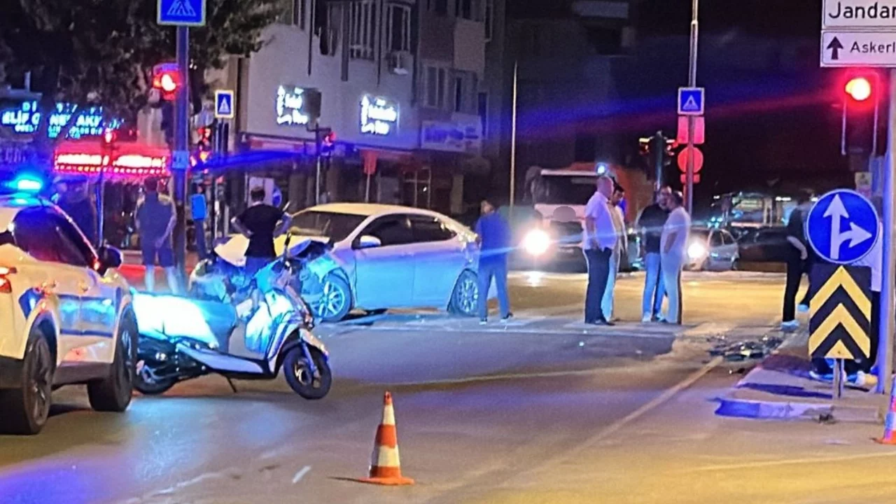Bursa'da iki otomobil çarpıştı: 9 kişi yaralandı