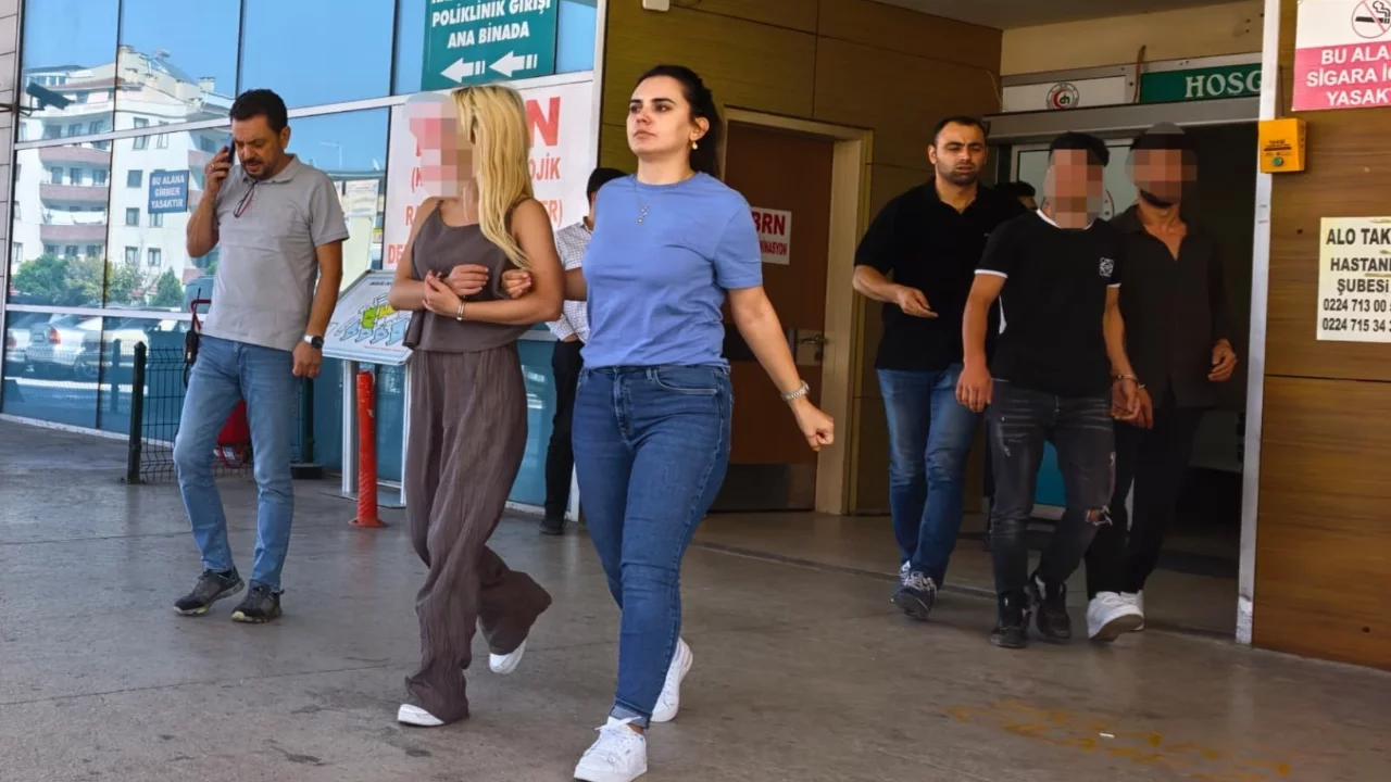 İnegöl'de dolandırıcılık operasyonu: Şüpheliler bankanın önünde yakalandı