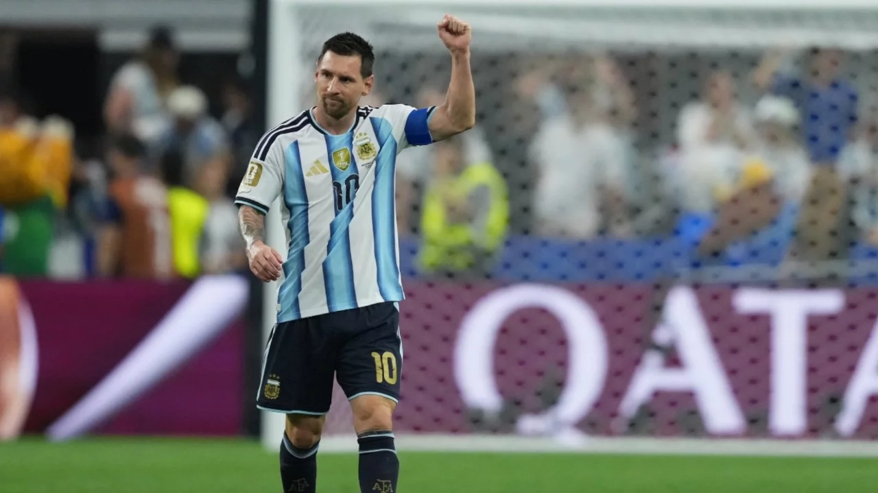 Arjantin'de Messi için maçların 10. dakikasında saygı duruşu