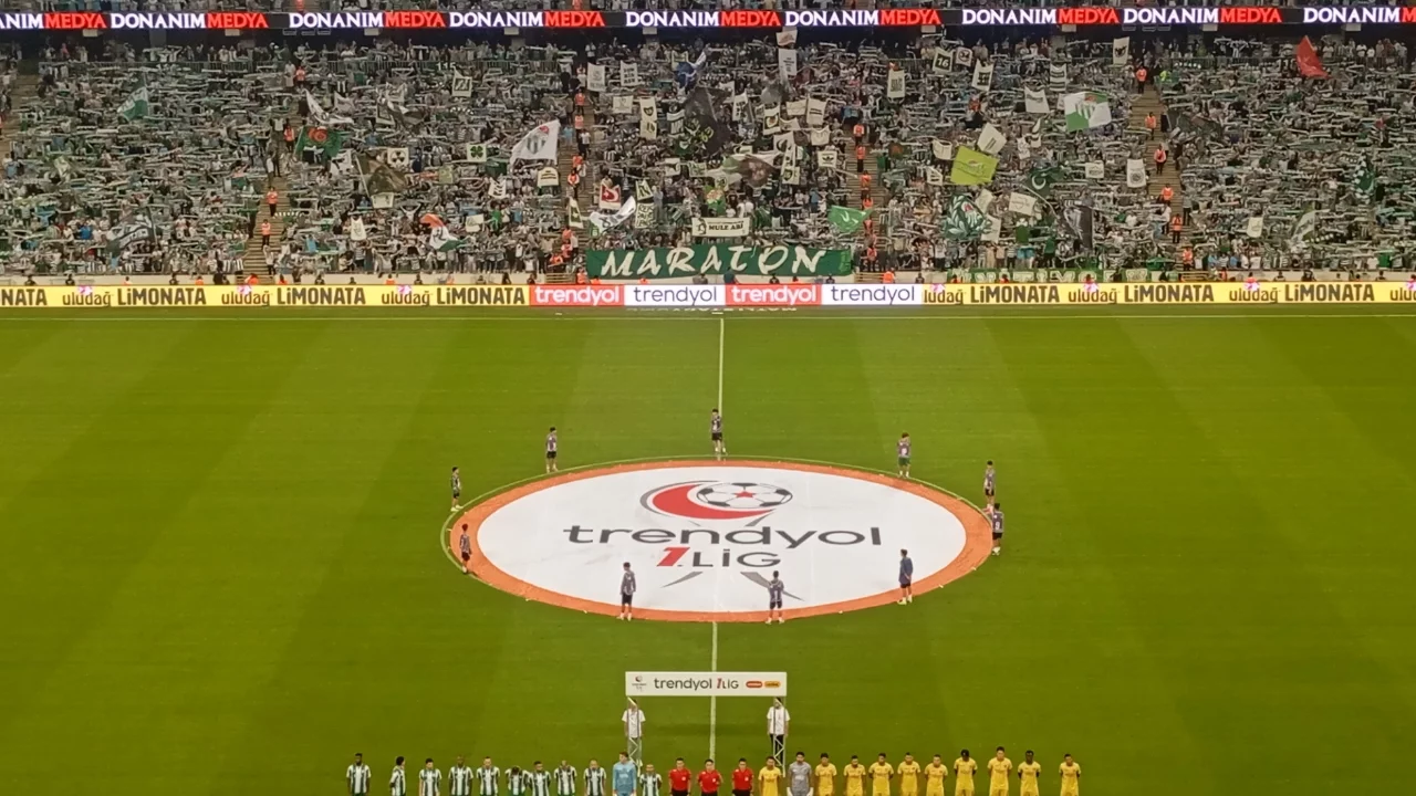 Bursaspor, İstanbulspor'u 4-0 mağlup etti