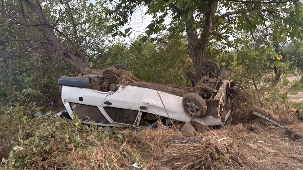 Bursa'da otomobil şarampole yuvarlandı: 8 yaralı