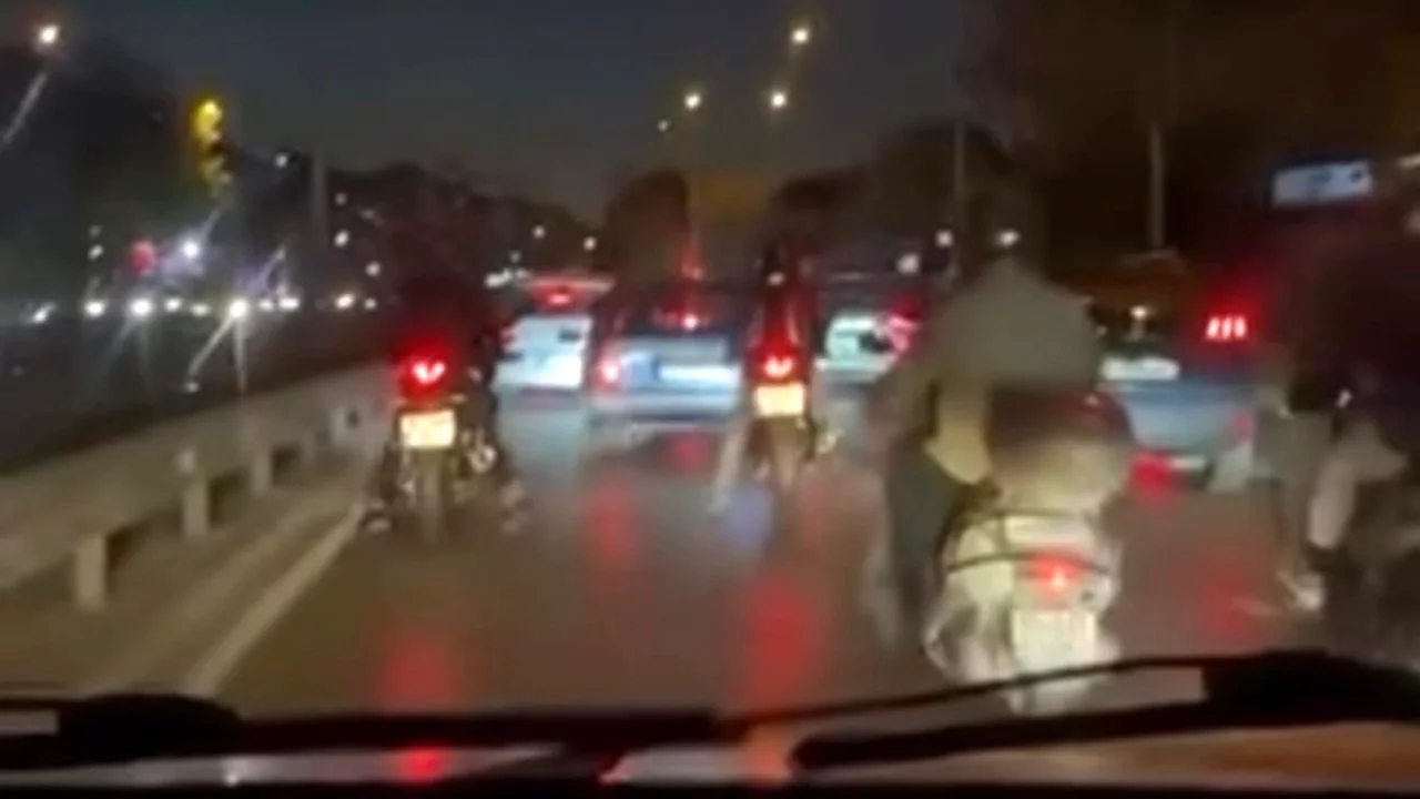 Bursa'da yol verme gerginliği: Motosikletliler otomobili takip etti