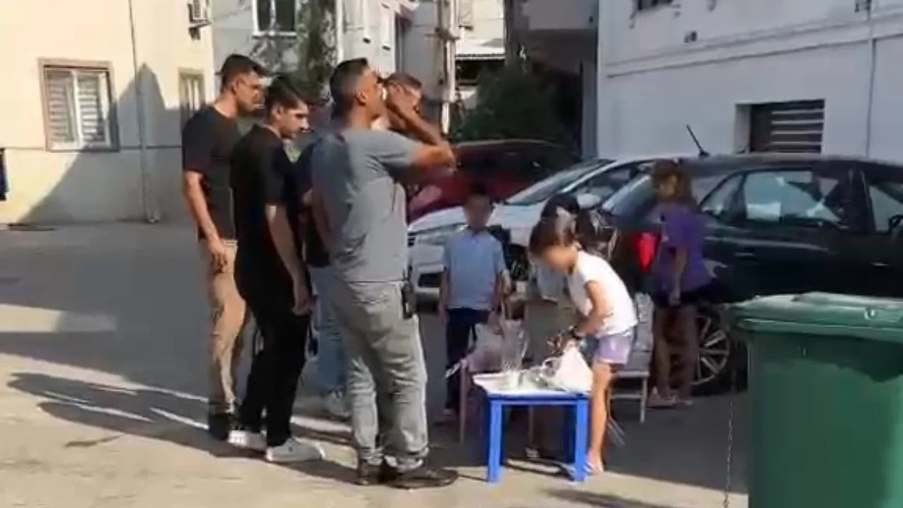 Bursa'da çocuklara anlamlı destek: Bütün limonataları aldılar