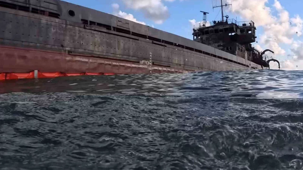 Şile'de karaya oturan Rus gemisinin içi görüntülendi