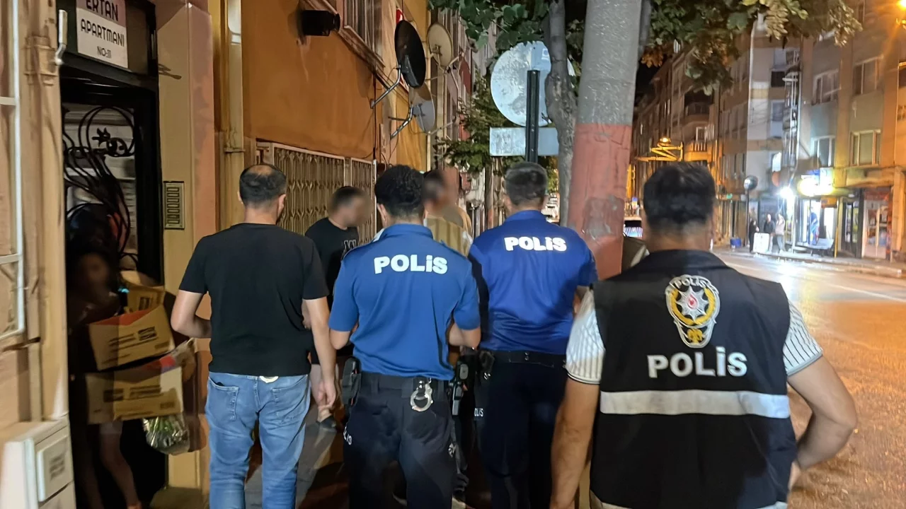Bursa'da ahlak uygulamasında 2,8 gram uyuşturucu bulundu