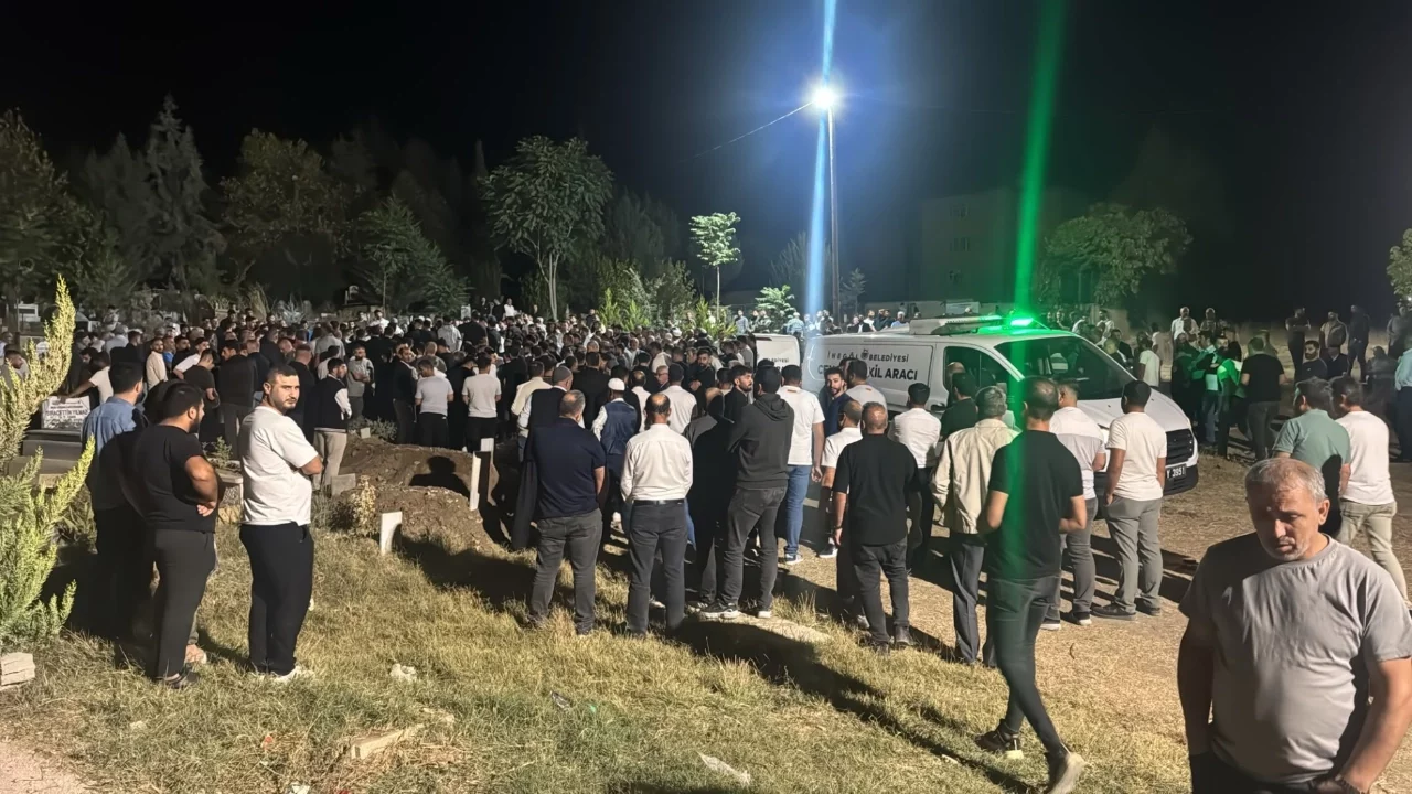 Bursa'da 13 yaşındaki Ayşegül son yolculuğuna uğurlandı