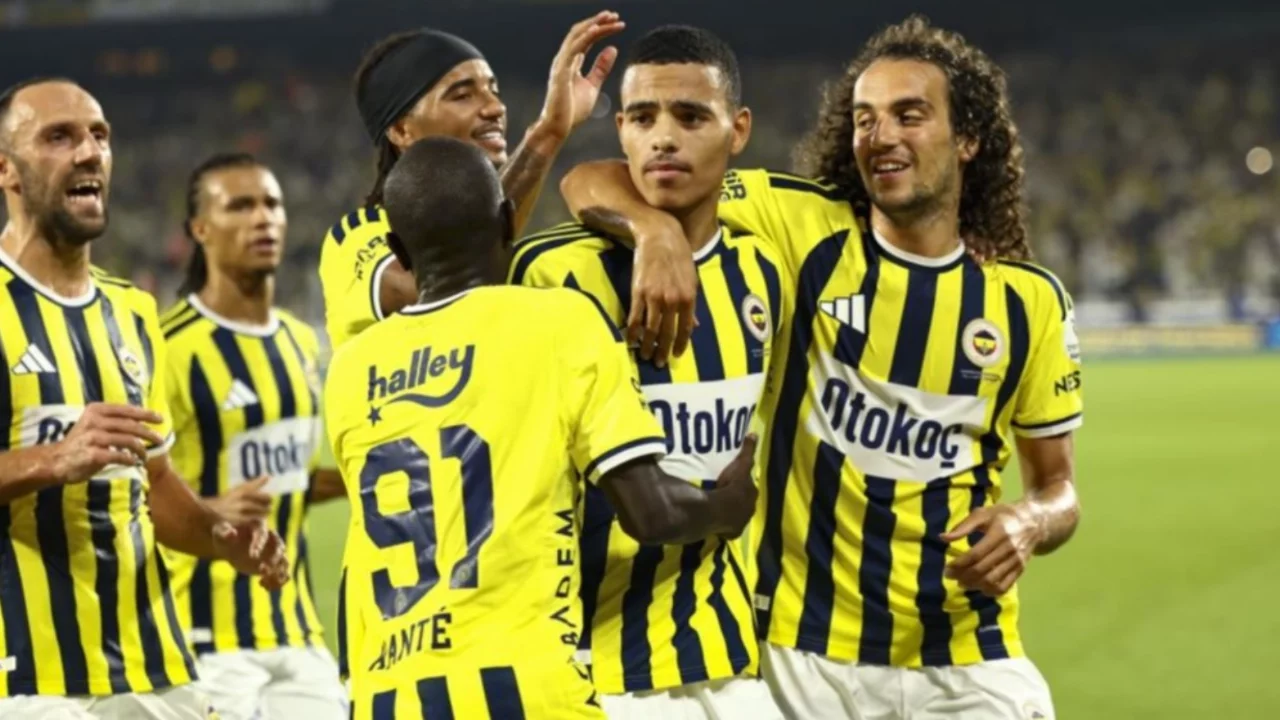 Fenerbahçe, Roma karşısında Şampiyonlar Ligi'ne çıkıyor