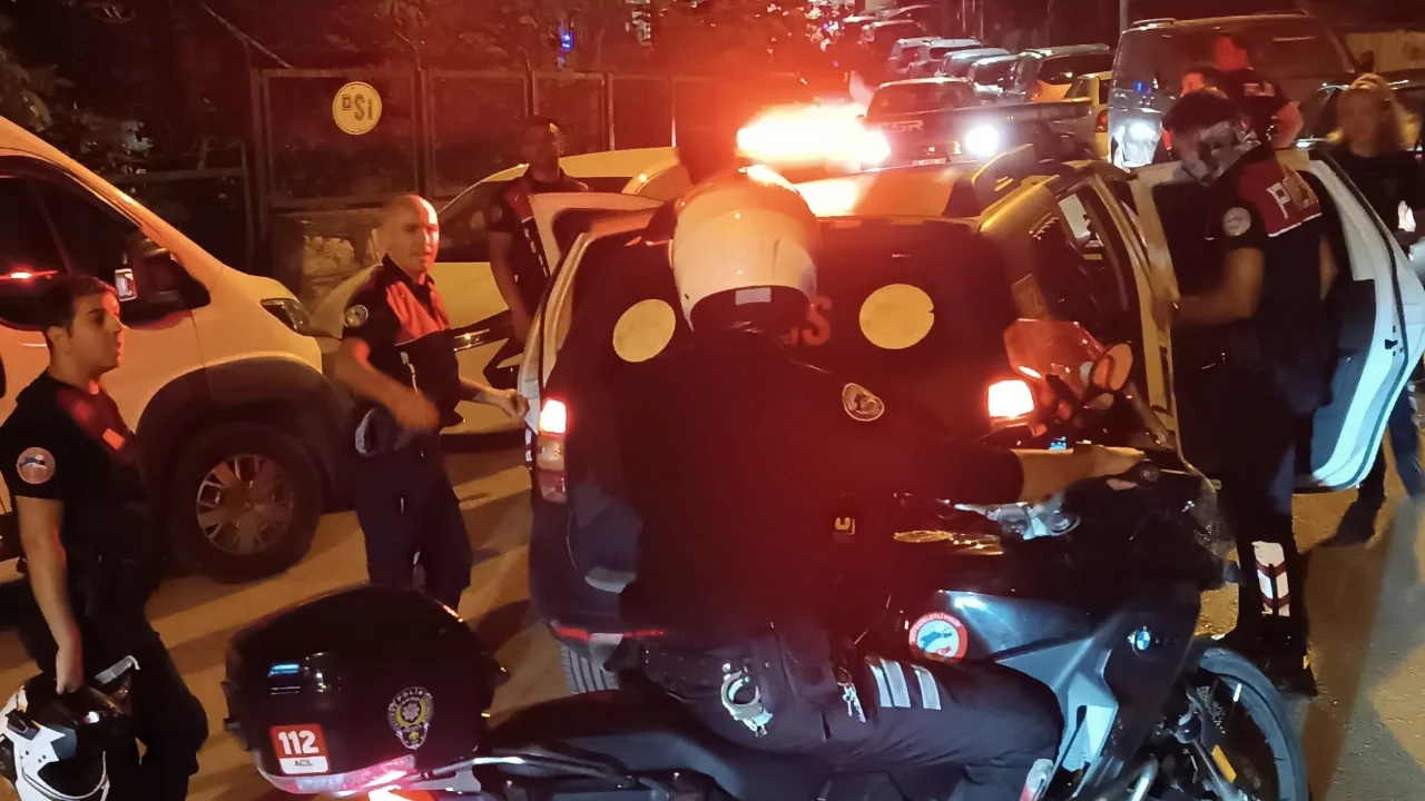 Bursa'da ticari taksiden silah sesleri ihbarı: 2 kurusıkı tabanca ele geçirildi