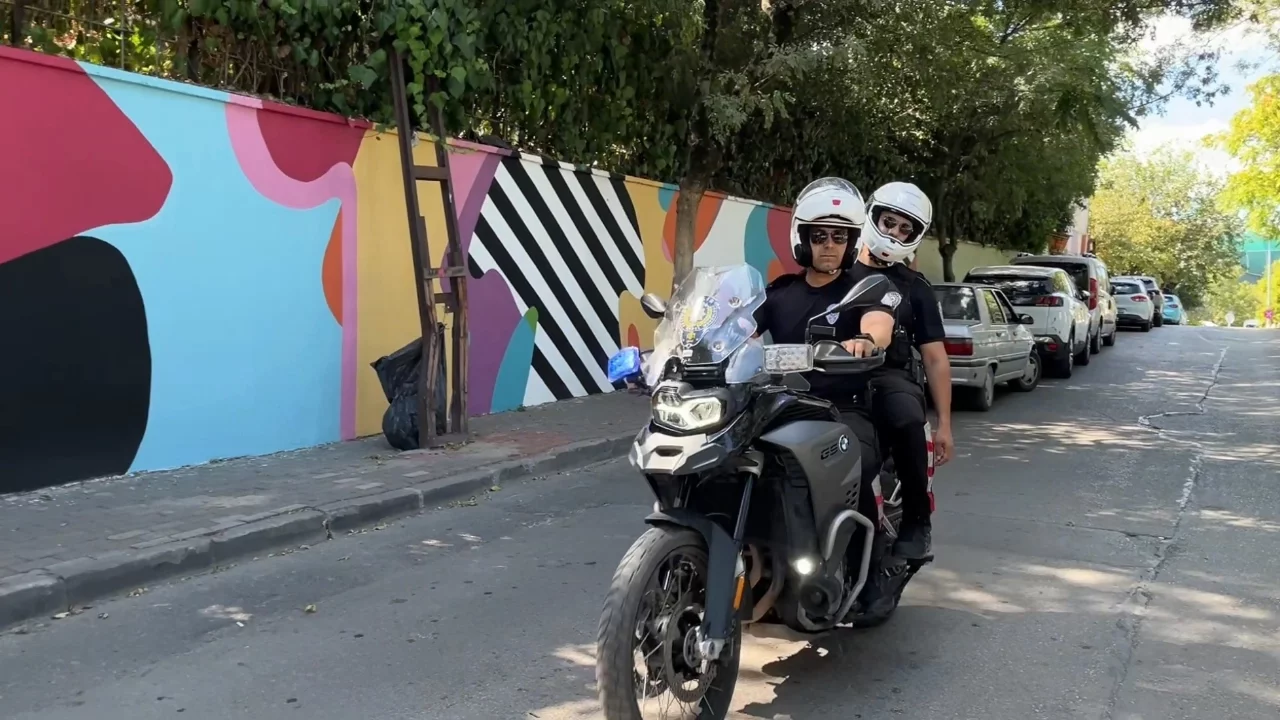 Bursa'da okul çevrelerinde polis denetimleri artırıldı