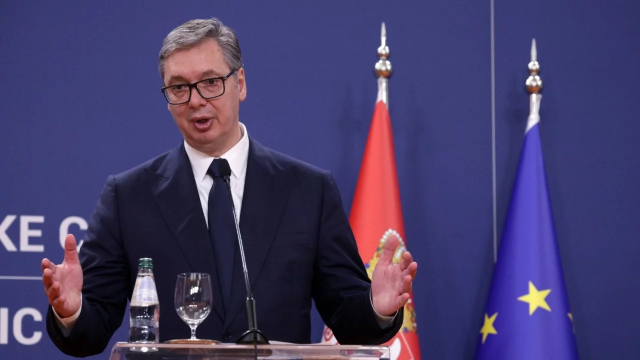 Aleksandar Vucic 27 Eylül'de istifa edeceğini açıkladı