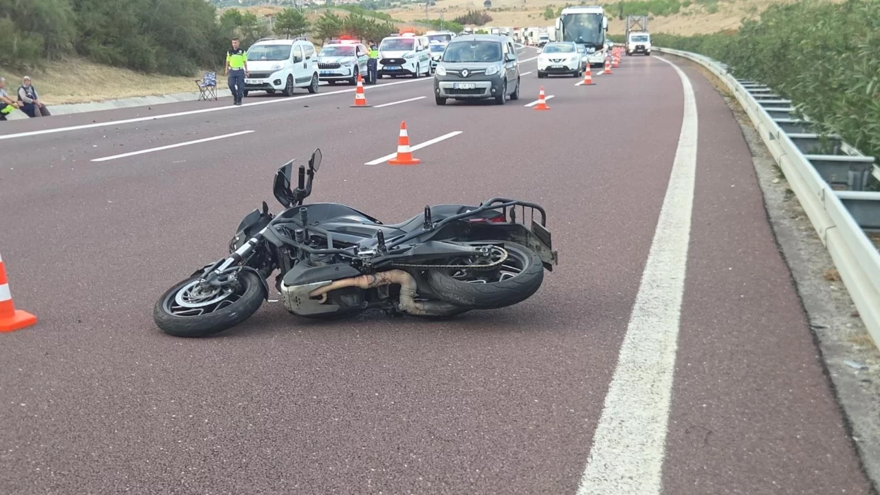 Bursa'da motosiklet kamyona çarptı: Sürücü hayatını kaybetti