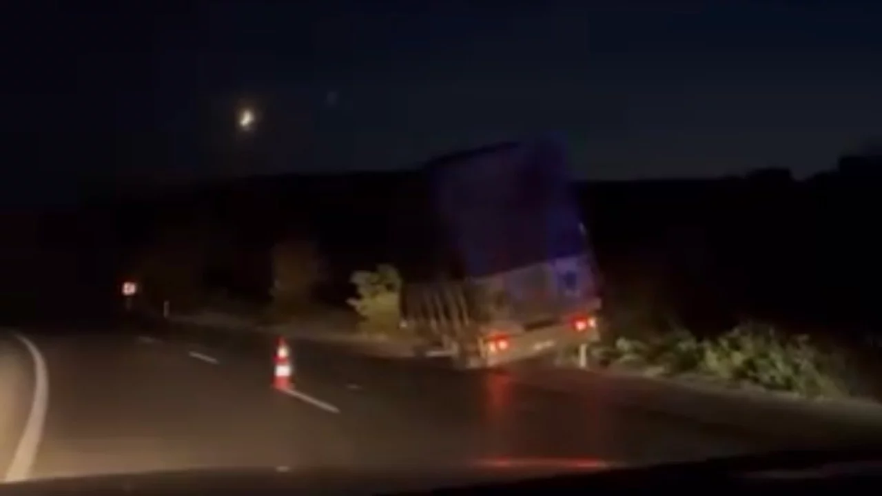 Bursa'da kamyonet kazası maddi hasarla atlatıldı