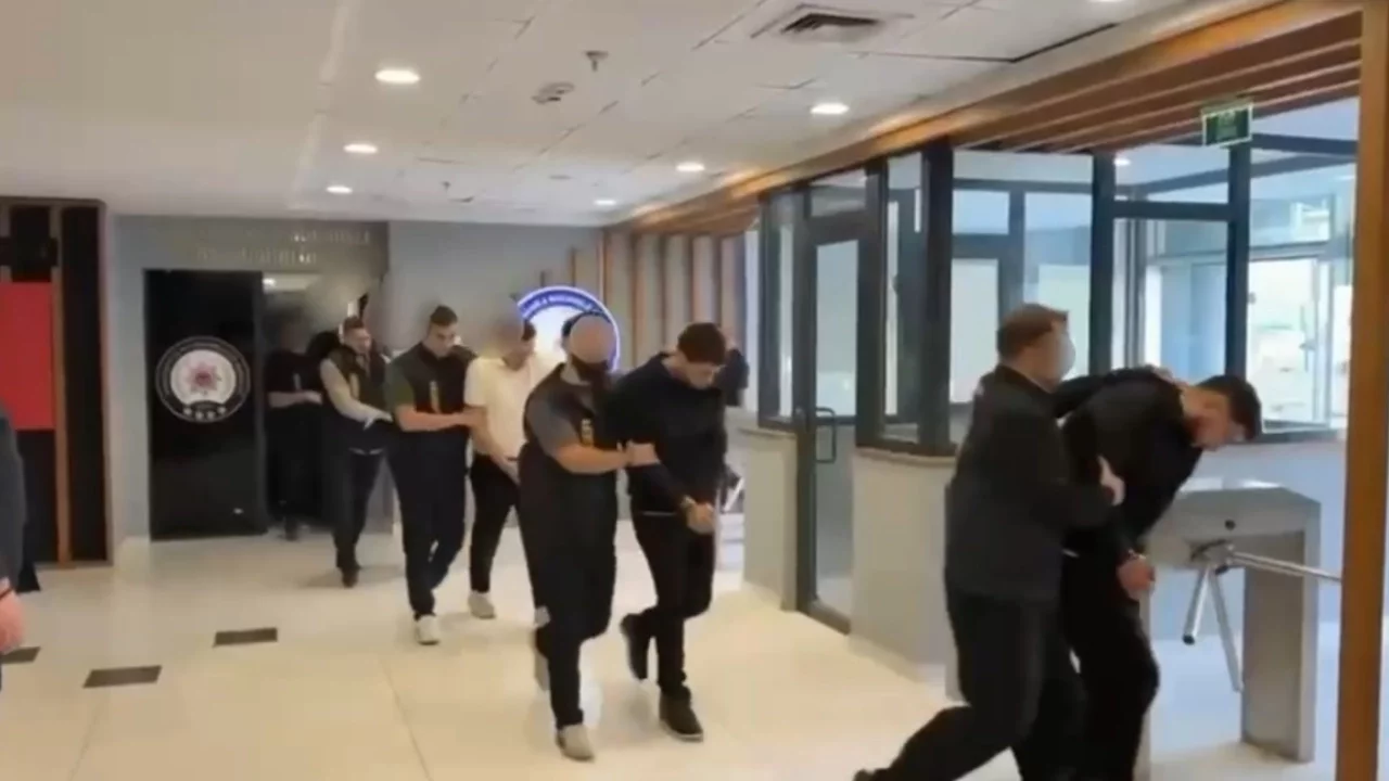 Bursa'da sahte eskort ilanlarıyla dolandırıcılık: 10 kişi tutuklandı