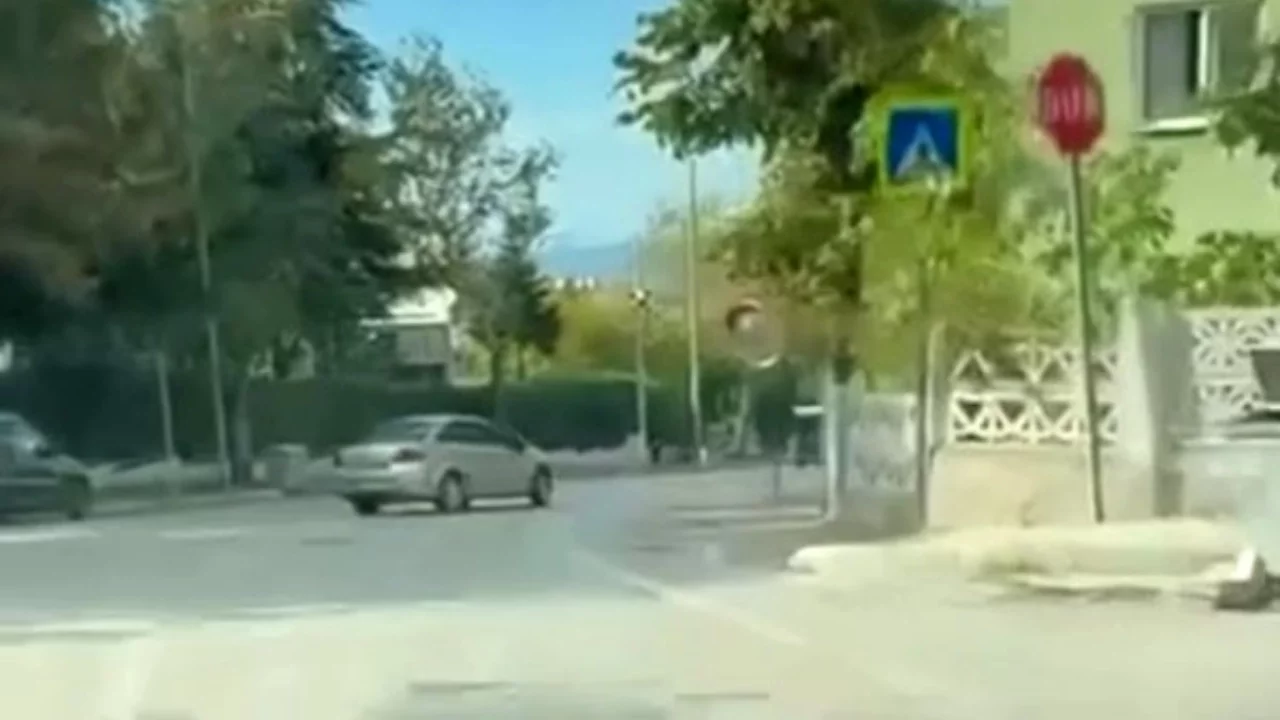 Bursa'da cadde üzerinde drift yapan sürücü kamerada