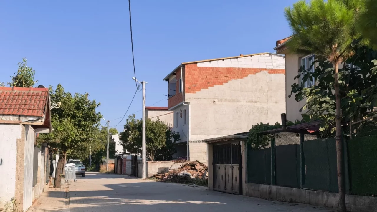 Bursa'da 3. kattan düşen 2 yaşındaki çocuk ağır yaralandı