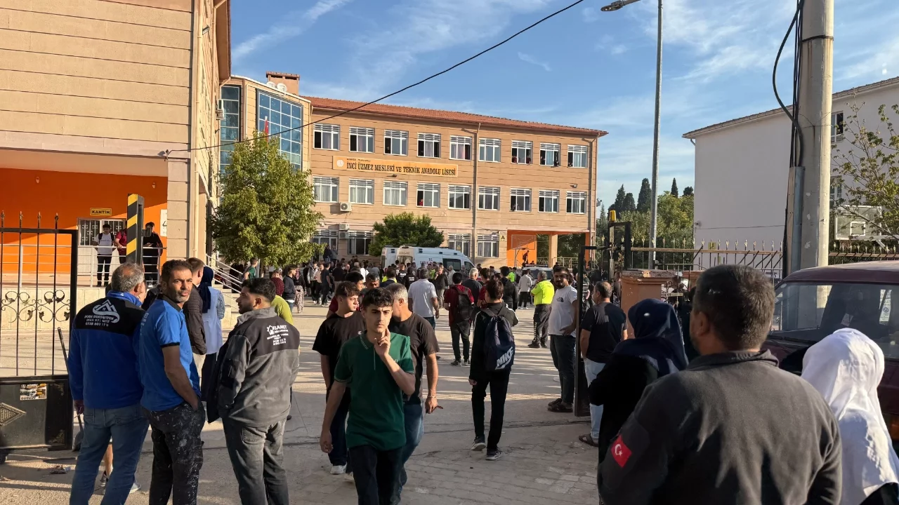 Okul önünde silahlı saldırı: 10 öğrenci yaralandı! 15 yaşındaki şüpheli gözaltında