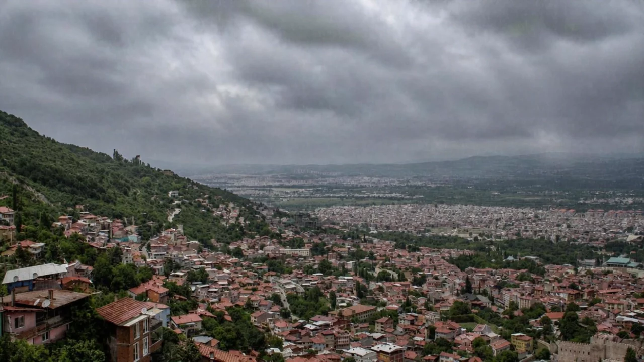 Bursa'da yağmur devam ediyor: Öğleden sonra rüzgara dikkat