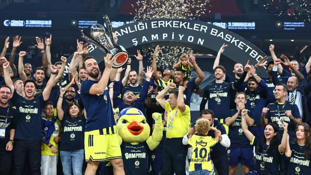 Fenerbahçe, Beşiktaş'ı yenerek Cumhurbaşkanlığı Kupası'nı kazandı