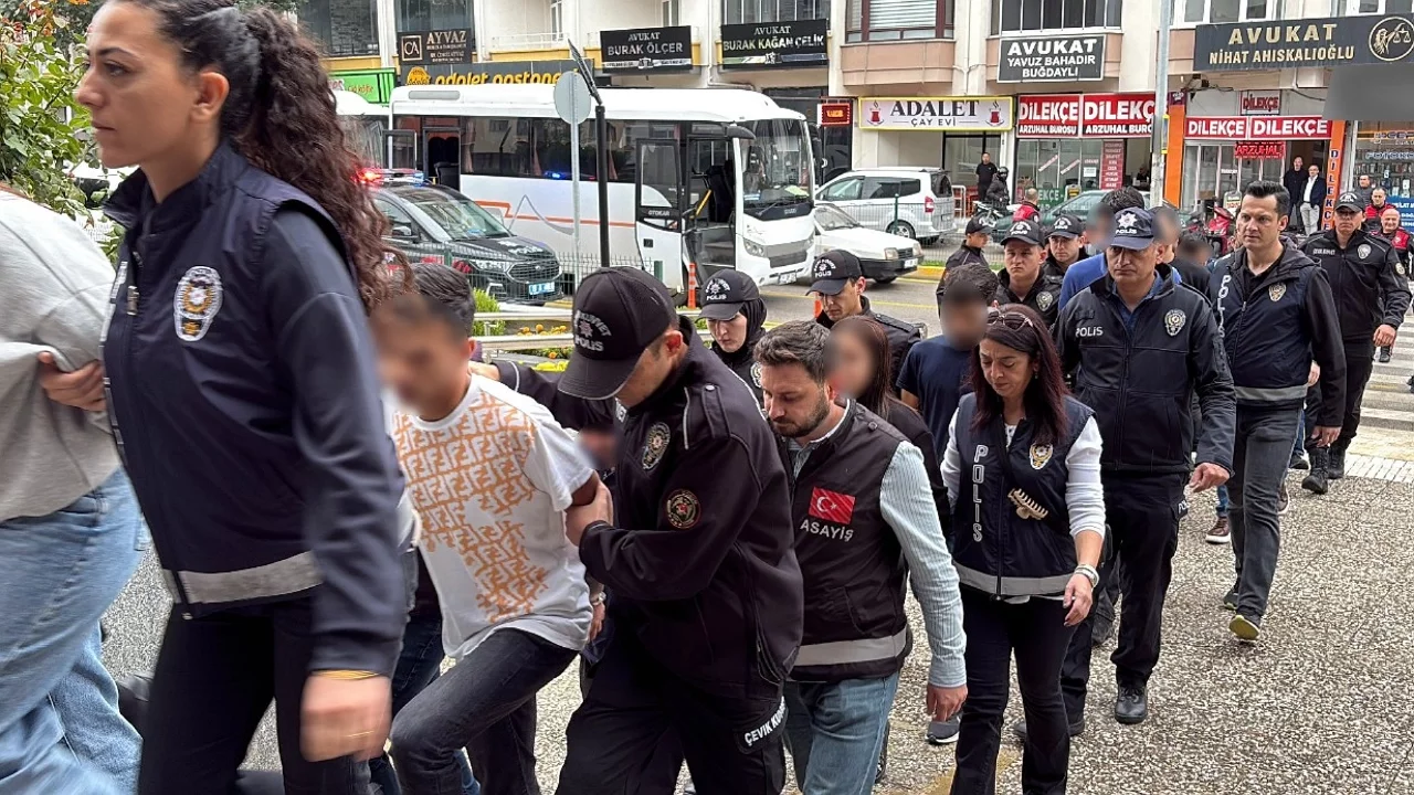 "Güvenli ödeme" tuzağıyla araç satıcılarını dolandırdılar: 18 gözaltı