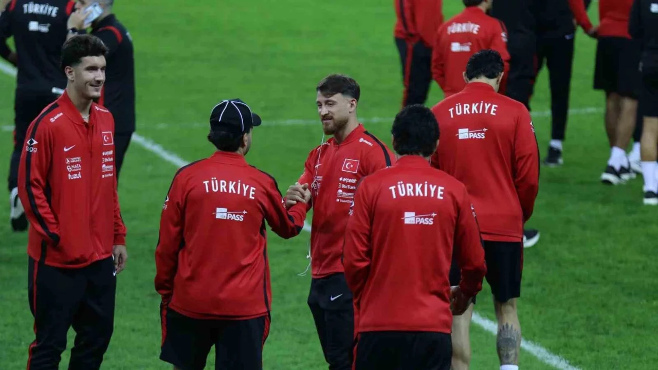 Fransa sınavı öncesi millilerden statta son keşif