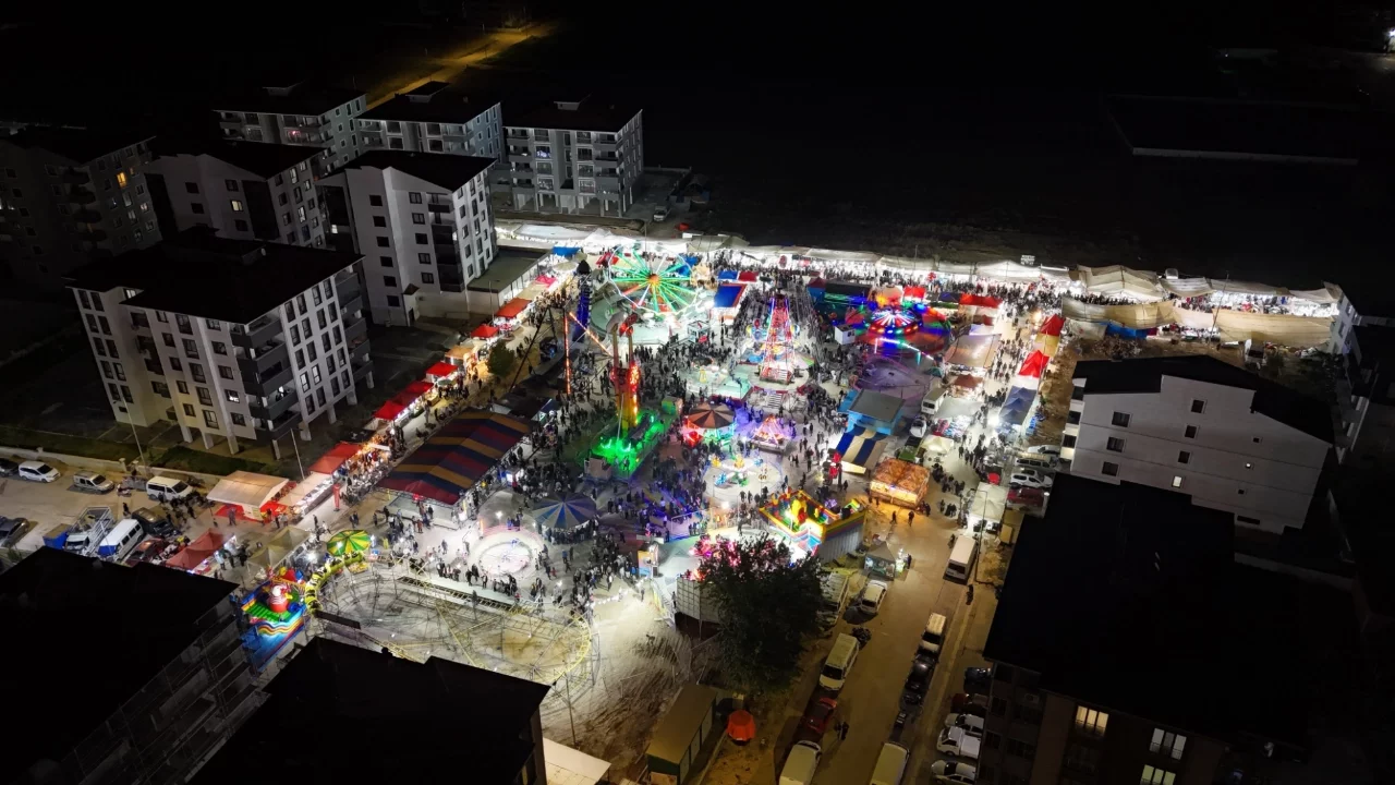 Türkiye'nin en renkli panayırından biri Yenişehir'de başladı