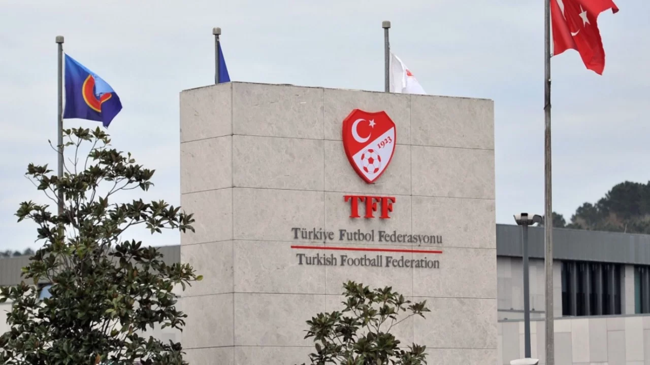 PFDK kararları belli oldu: Galatasaray, Trabzonspor, Fenerbahçe, Amed ve Beşiktaş'a cezalar