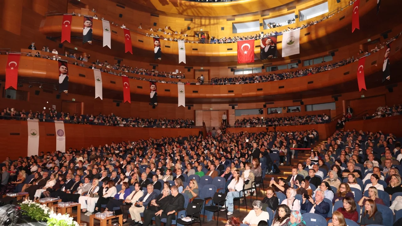 "Sanat Güneşi" Zeki Müren, Osmangazi'de Anıldı