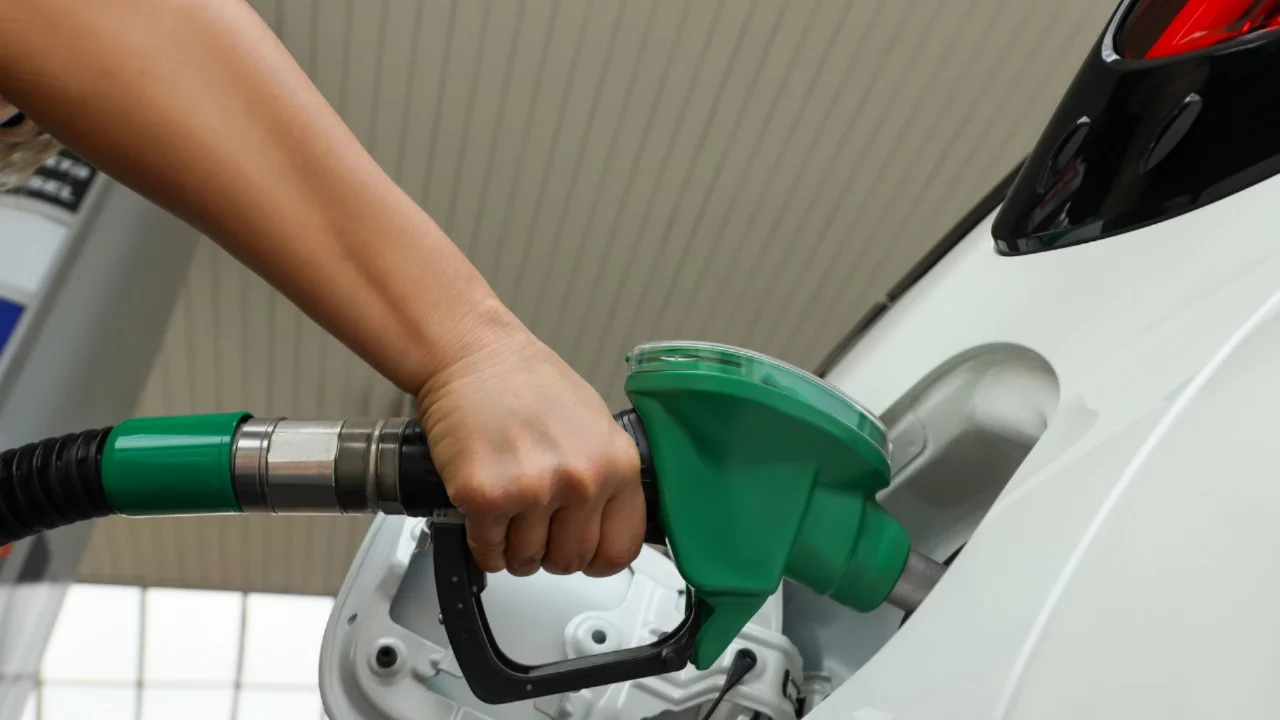 Akaryakıta üçlü zam: Benzin, motorin ve LPG fiyatları değişti