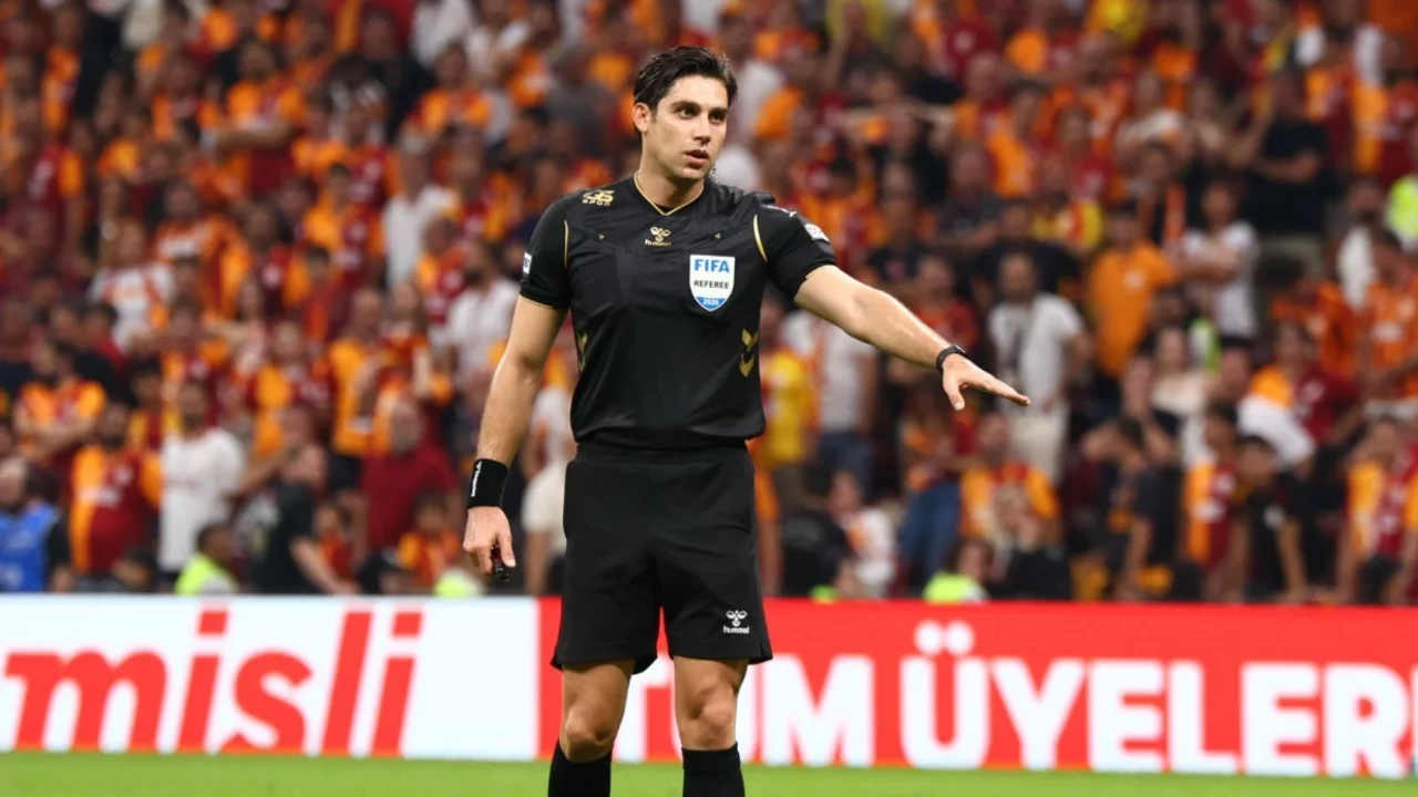 FIFA kokartlı hakem Mehmet Türkmen Uluslar Ligi'nde düdük çalacak