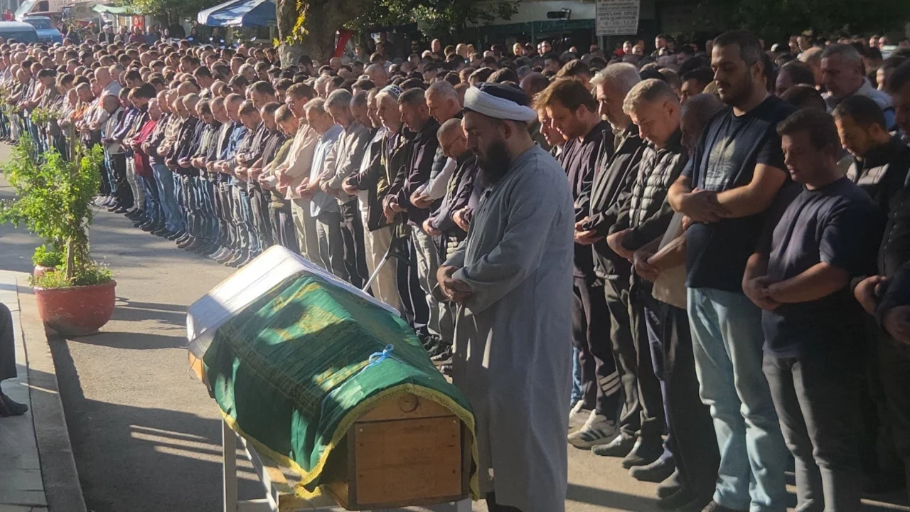 Bursa'da 12 metreden düşerek hayatını kaybeden Yıldıray Denizci'ye son veda