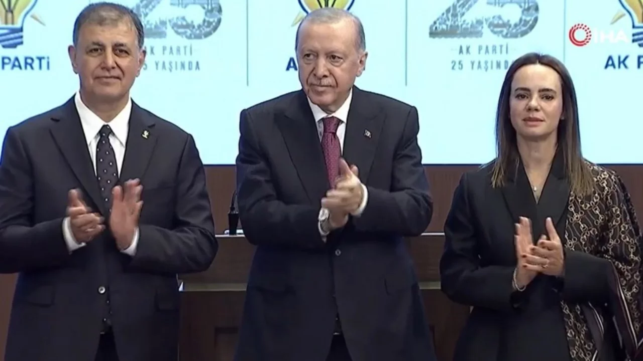 İzmir'de siyaseti sarsan gelişme: Cemil Tugay AK Parti'ye katıldı