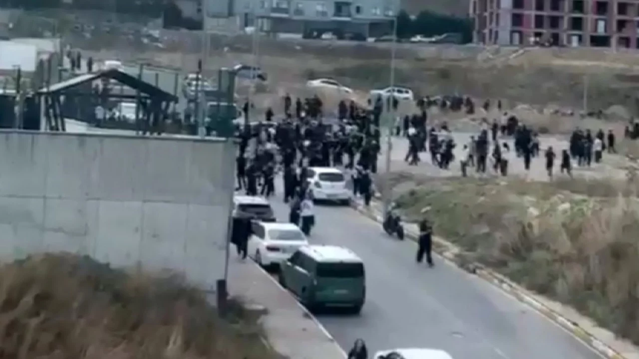 Lisede öğrenciler birbirine girdi: Polis ve sağlık ekipleri sevk edildi