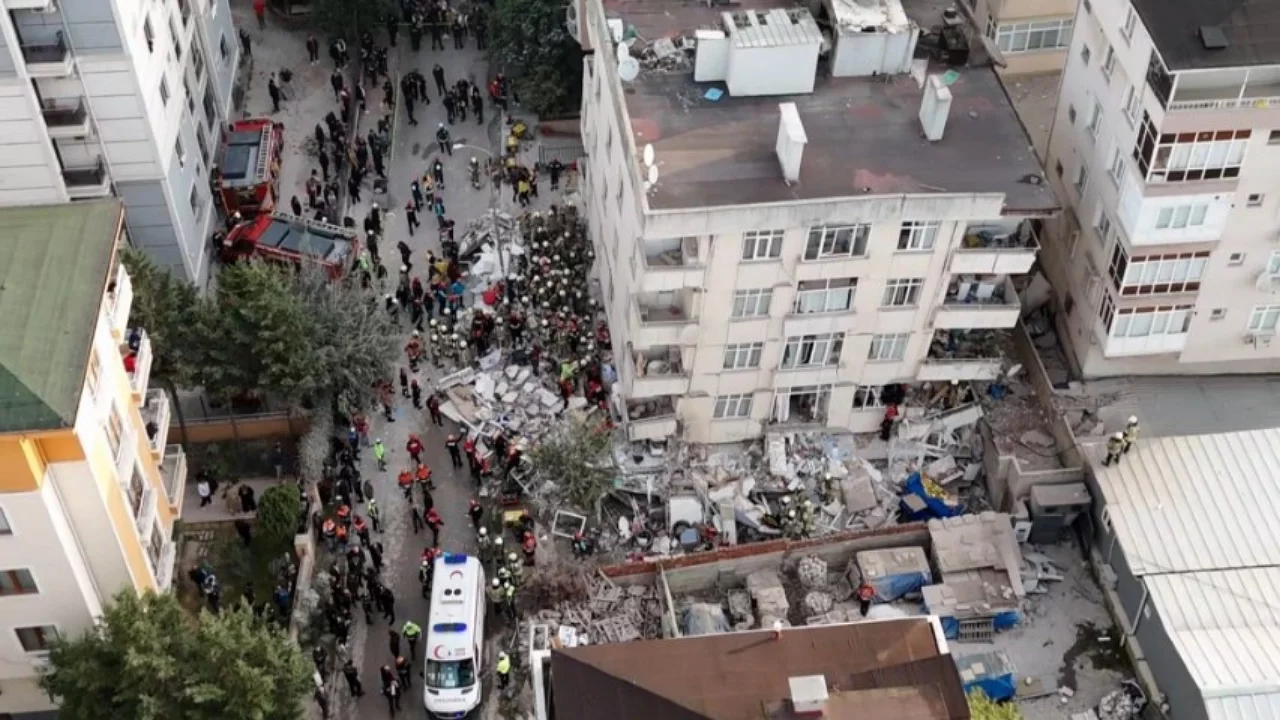 7 katlı binada facia: 1 kişi hayatını kaybetti, 3 kişi aranıyor