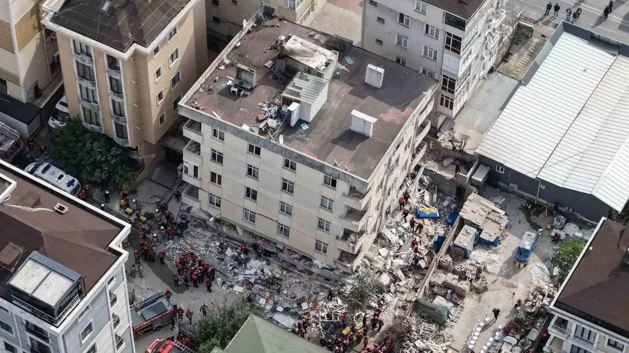 Maltepe’de çöken bina için mimardan projeye aykırılık tespiti