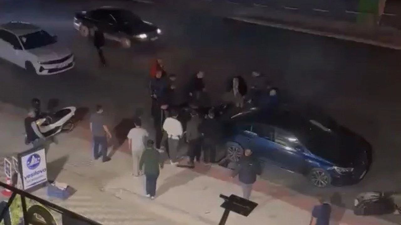 Bursa'da sollama kazası: Motosiklet ile otomobil çarpıştı: 2 genç yaralandı