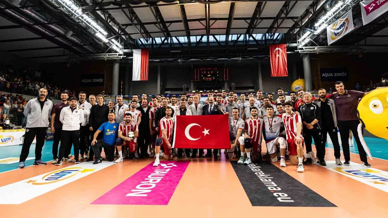 Halkbank, Spor Toto'yu 3-2 yenerek turnuvayı üçüncü bitirdi