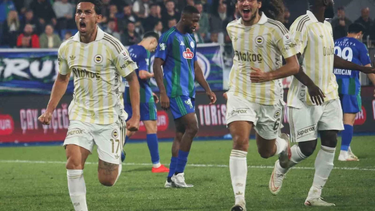 Fenerbahçe, Rizespor'u 3-0 yenerek milli ara sonrası kazandı