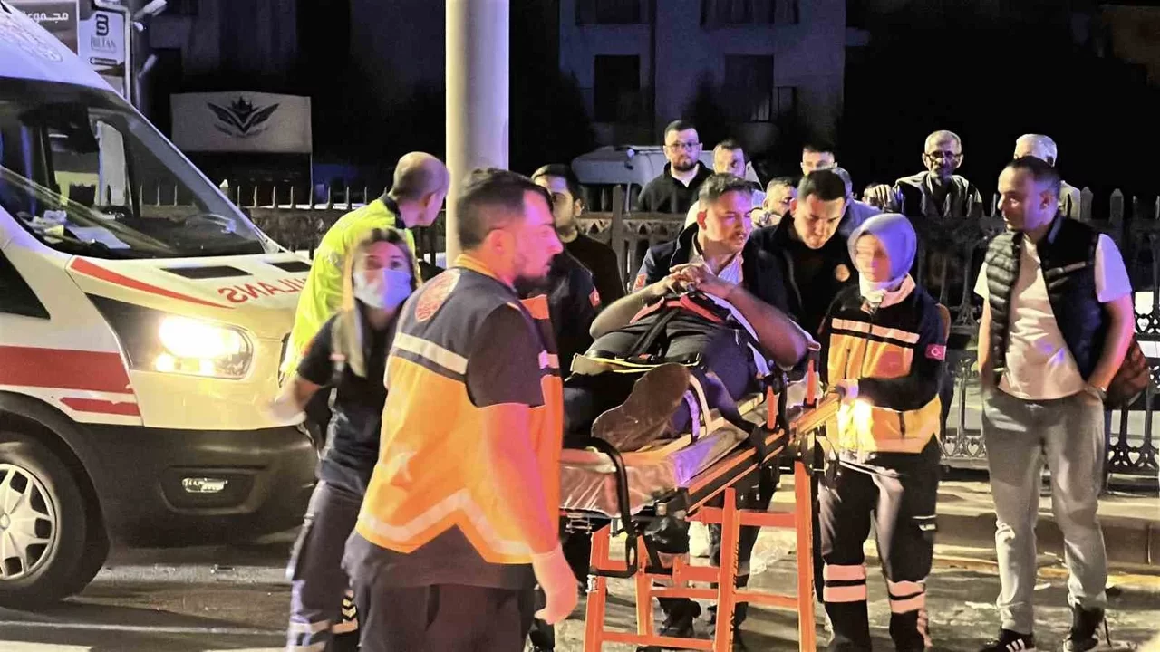Sakarya Adapazarı’nda 3 araçlı zincirleme kaza: 4 yaralı