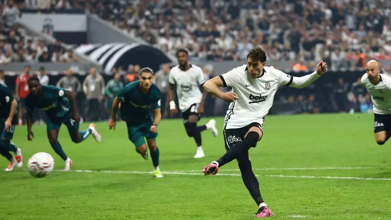 Beşiktaş-Kocaelispor maçında ilk yarı 2-1 sona erdi